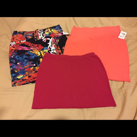 Bundle of 3 mini skirts - Picture 1 of 3