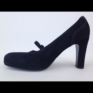 NWOT! VIA SPIGA Black Suede Mary Jane pumps💙💜💕