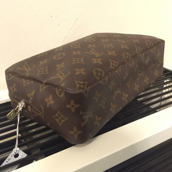 🌻SOLD🌻Auth. Vintage Louis Vuitton Toiletry Kit - Picture 2 of 3