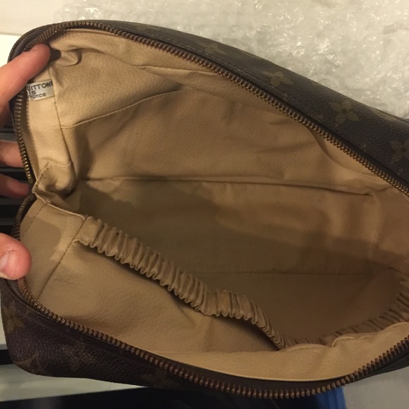 🌻SOLD🌻Auth. Vintage Louis Vuitton Toiletry Kit - Picture 3 of 3