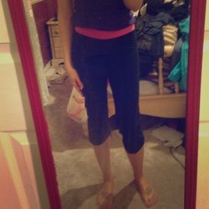 Black Capri yoga pants with pink waistband