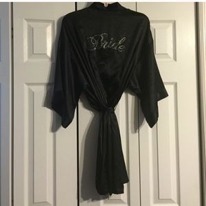 💜 BRIDE BLACK VS ROBE! like new 💜