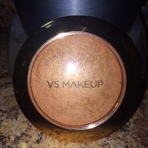Victoria's Secret Baked Mineral Bronzing Powder