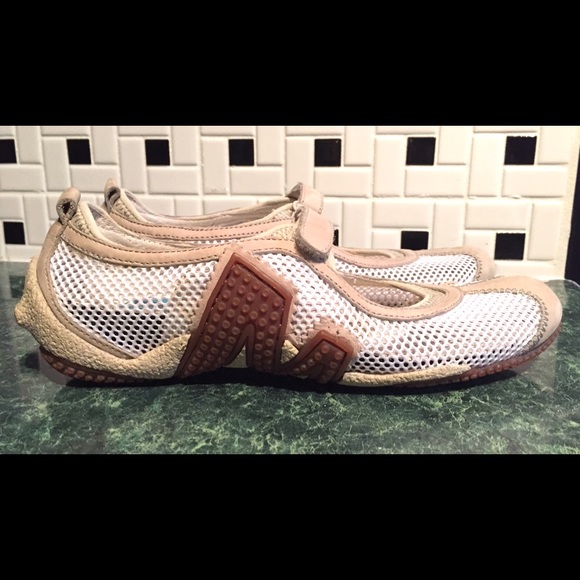 Merrell size 6.5 shoes slip on