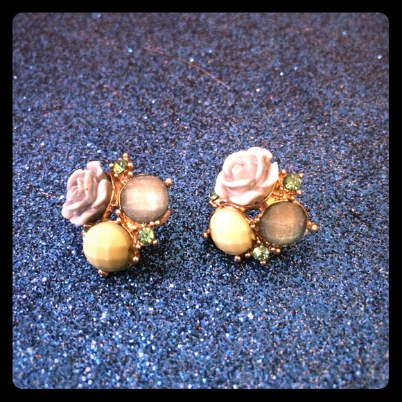 Ann Taylor LOFT Blue Floral Detail Earrings🎀