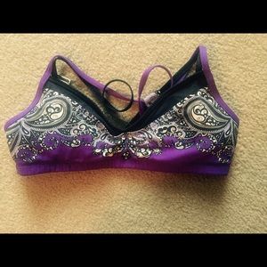 Athleta bathing suit top.  Worn once.