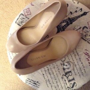 Sexy Gianni Bini platform beige pump