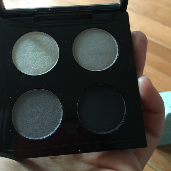 🚫SOLD🚫MAC eyeshadow - Picture 3 of 4