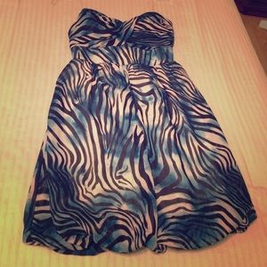 Printed strapless dress