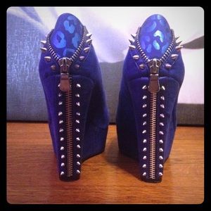 Blue spiked Gianni Bini wedges 😍