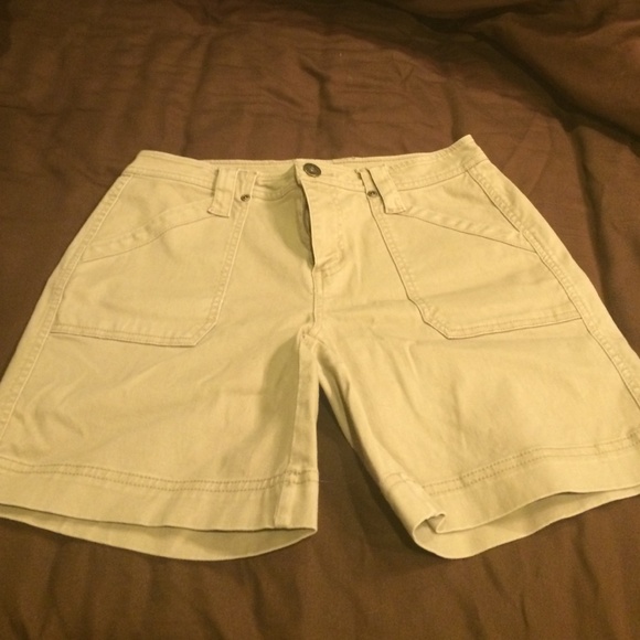 Faded Glory Khaki shorts - size 6