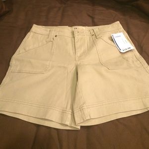Faded Glory khaki shorts - size 6, NWT