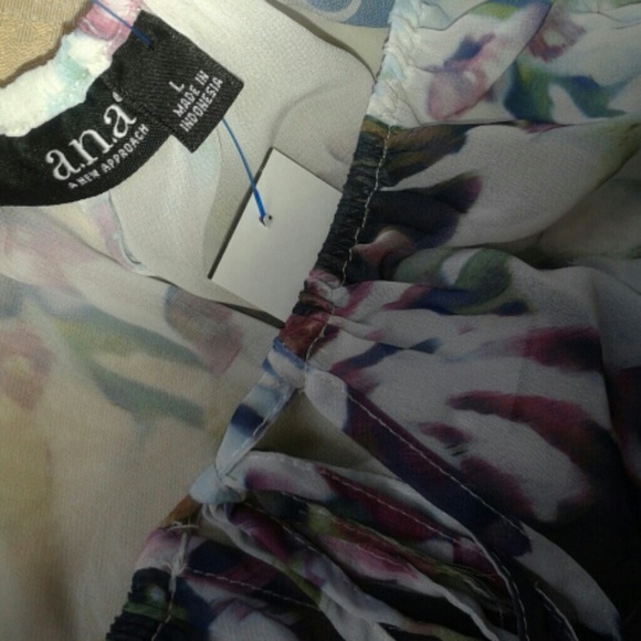 LOT of 2! Floral Top & Shoes - Picture 2 of 4