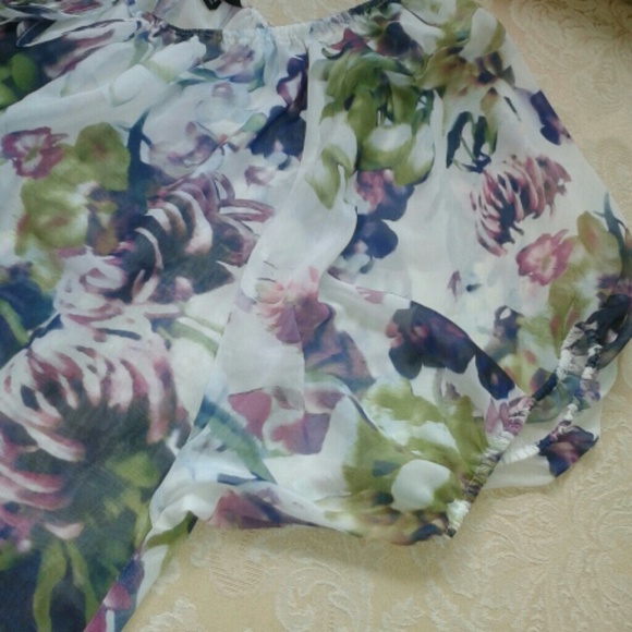 LOT of 2! Floral Top & Shoes - Picture 3 of 4