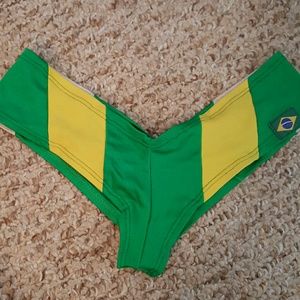 Cheeky Portuguese scrunch bottoms