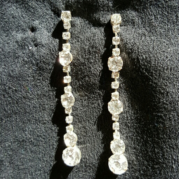 STUNNING RHINESTONE EARRINGS!!