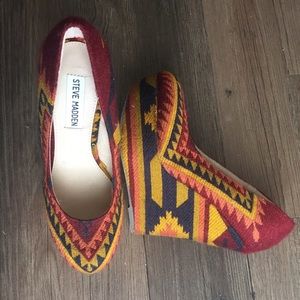 Steve Madden Aztec Print Pammyy Wedges