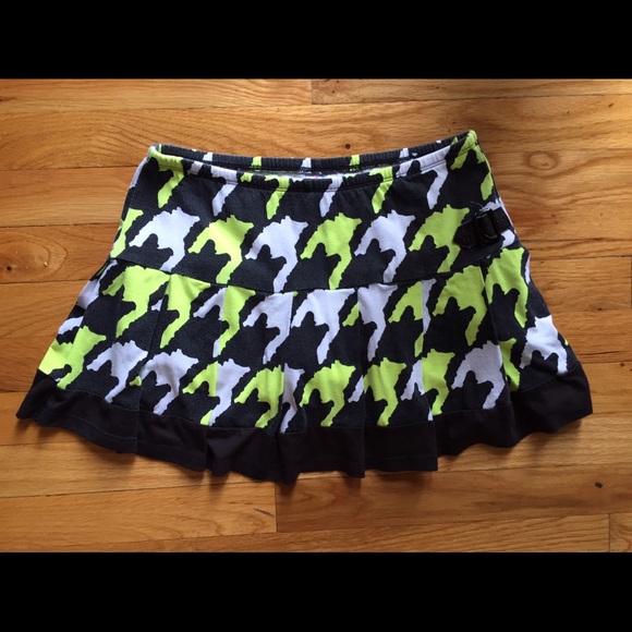 Pretty neon skirt! Perfect for summer!