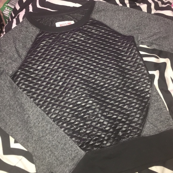 Quilted black sweater grey sleeves