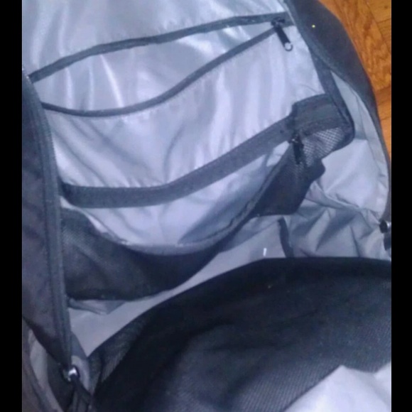 Lululemon backpack with rain cover!! - Picture 4 of 4