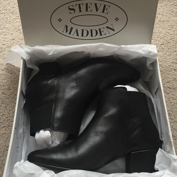 Steve Madden Boots - Steve Madden black booties
