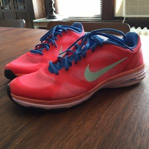 Nike Dual Fusion running shoes fits size 9