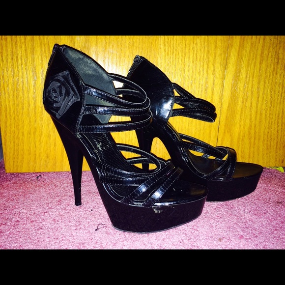 Black heels - Picture 1 of 2