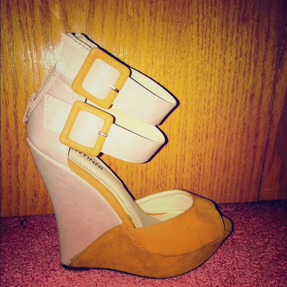 SOLD!! Sexy wedge great for the summer! - Picture 1 of 3