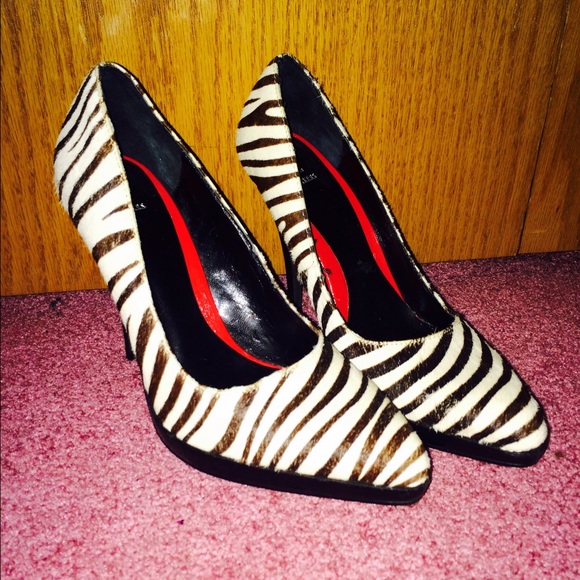 Bakers pointy toe heel