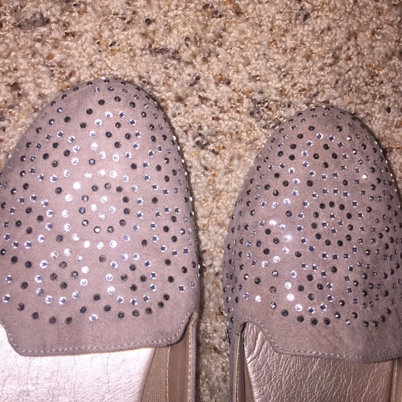 flats - Picture 1 of 2