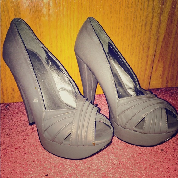 Gray cute pumps