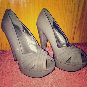 Gray cute pumps