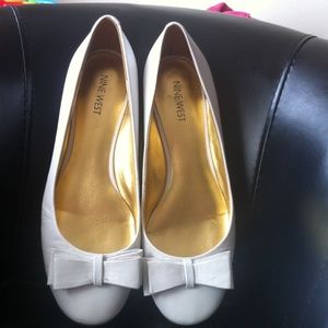 Nine West bow tie flats, white. 👰