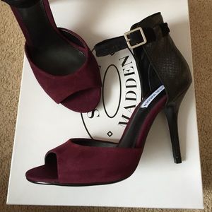 Velvet and Snake Embossed Pump