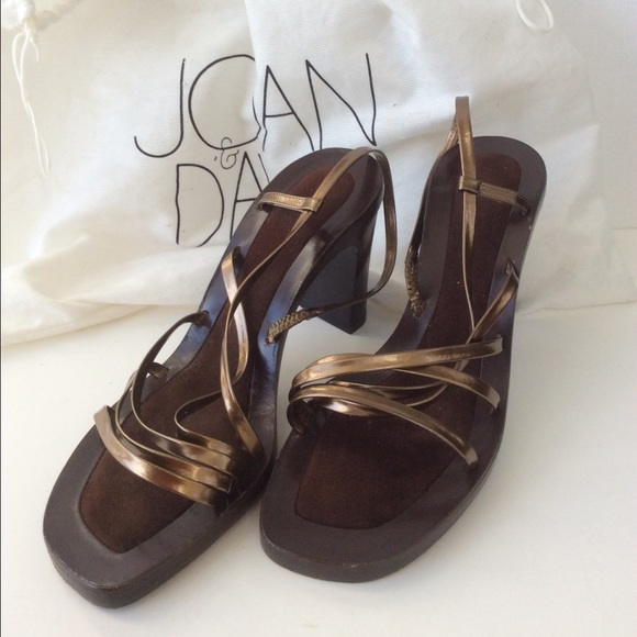 JOAN & DAVID brown and gold strappy heels
