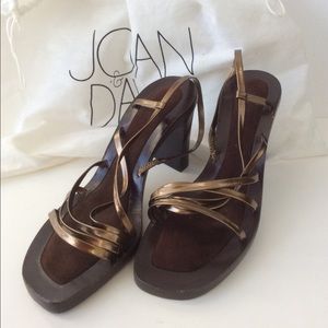 JOAN & DAVID brown and gold strappy heels