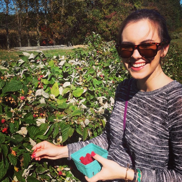 Meet your fellow Posher - Picture 2 of 4