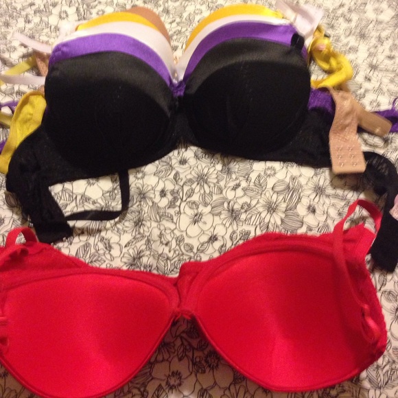 Bras - Picture 4 of 4