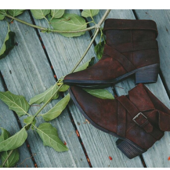 ➕sold➕Joie leather booties with box - Picture 3 of 4