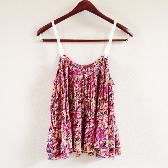 | new | floral pleated tank - Picture 3 of 4