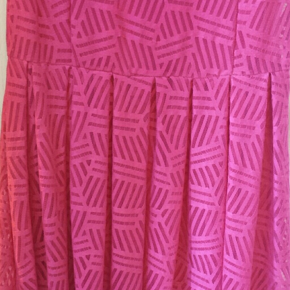 Cute and sassy boutique dress - Picture 3 of 4