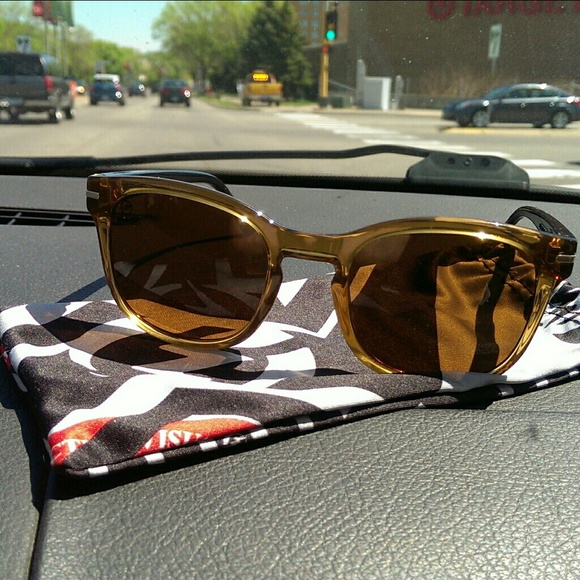 Electric sunglasses