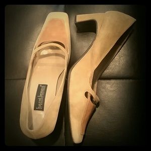 CLEARANCE - Classic suede low heeled pump