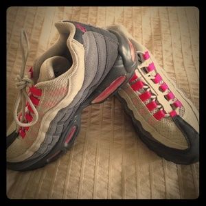 NIKE AIR MAX 95. Pink and grey. Size 8.5