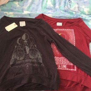 2 long sleeve billabong graphic shirts