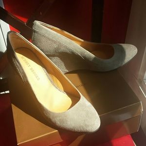 Beatiful pearl grey wedges. New with box
