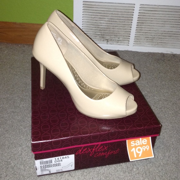 Beige high heels. - Picture 1 of 1