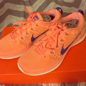 WMNS NIKE FLYKNIT LUNAR 1