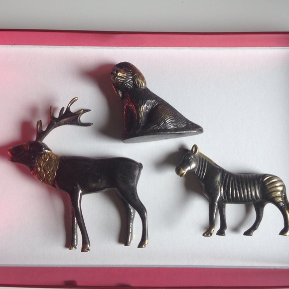 Three vintage pieces. Animals. Detailed.