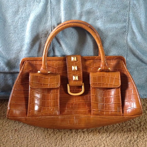 LEATHER STUDDED HANDBAG